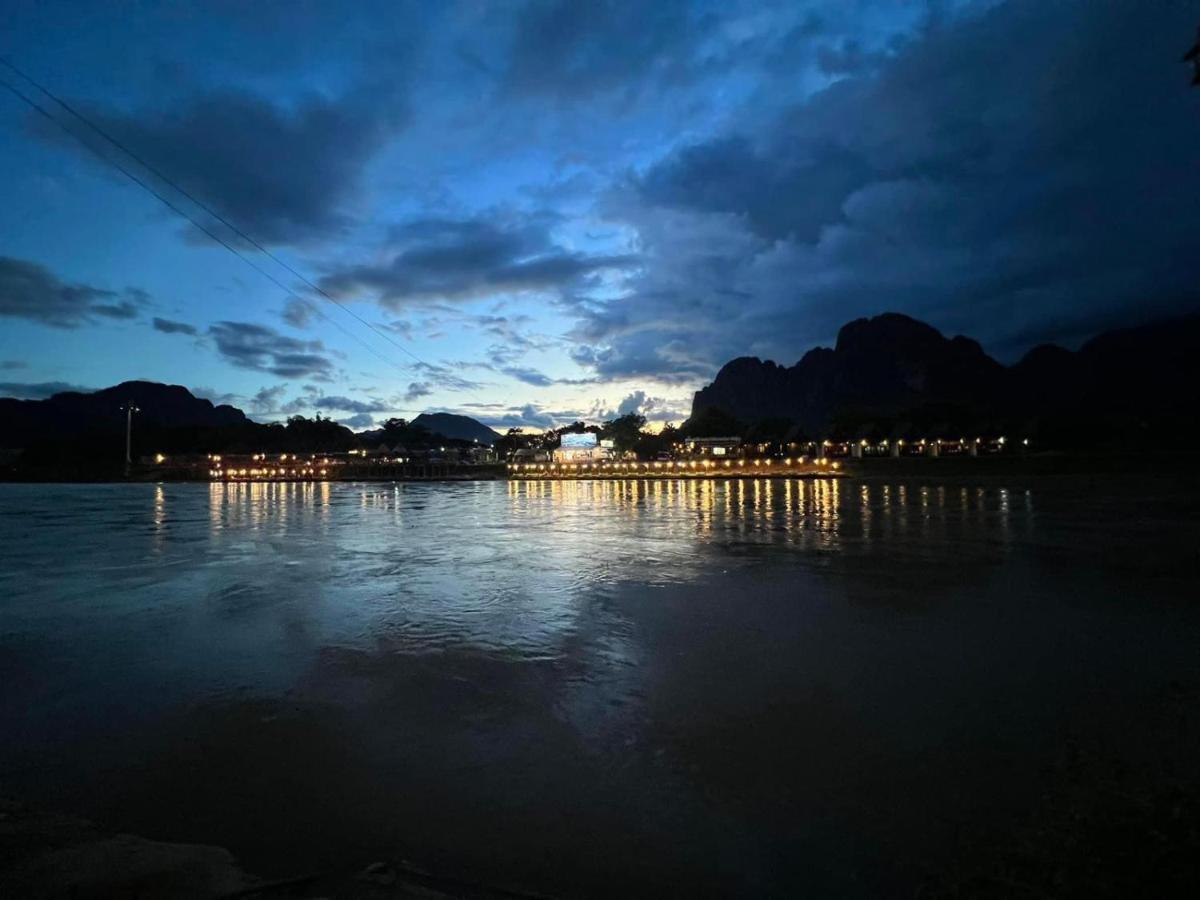 M&M Hotel Vang Vieng Exterior foto